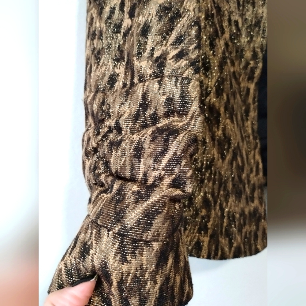 Jade Animal L S Pullover Pumice Stone Detail